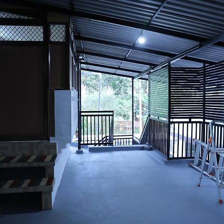 Malpans Mansion Hotell Nedumbassery Exteriör bild