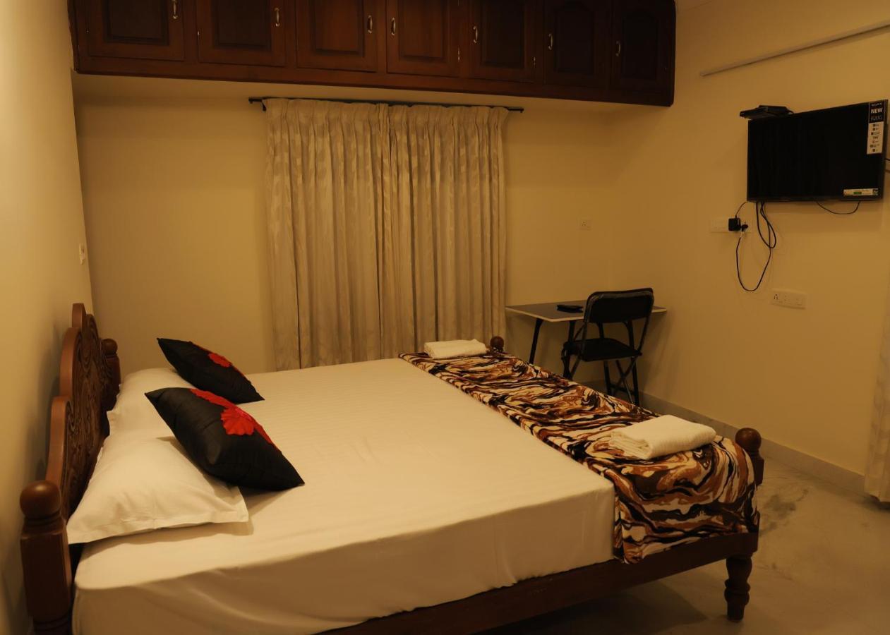 Malpans Mansion Hotell Nedumbassery Exteriör bild