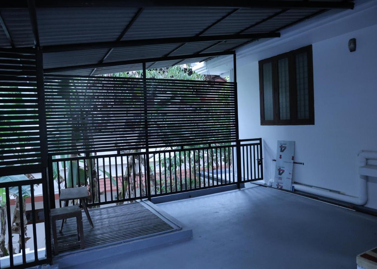 Malpans Mansion Hotell Nedumbassery Exteriör bild