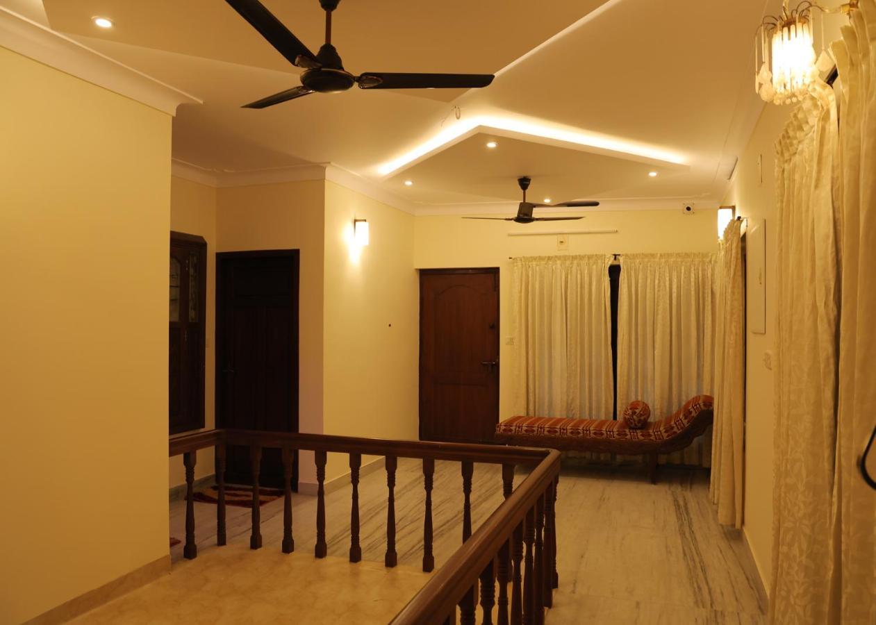 Malpans Mansion Hotell Nedumbassery Exteriör bild