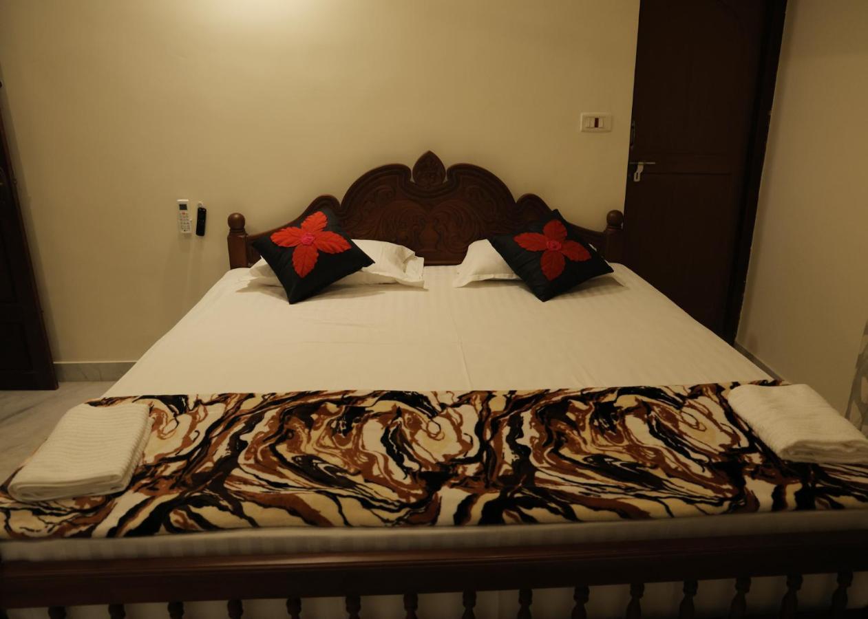 Malpans Mansion Hotell Nedumbassery Exteriör bild